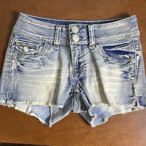 354 - Womans / Juniors No Boundaries Jean Shorts